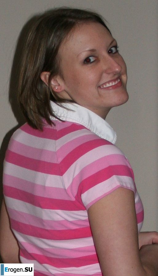 The young wife undressed and showed her fluffy and small tits. Slide 2