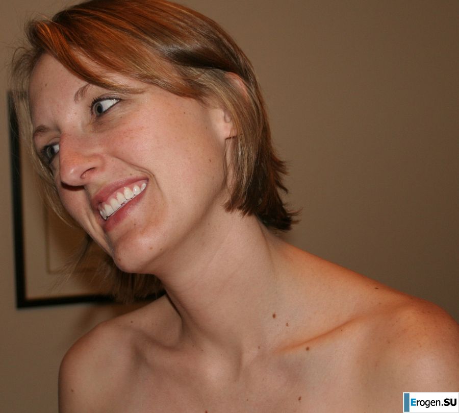 The young wife undressed and showed her fluffy and small tits. Slide 36