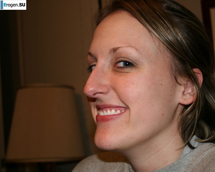 The young wife undressed and showed her fluffy and small tits. Slide 40