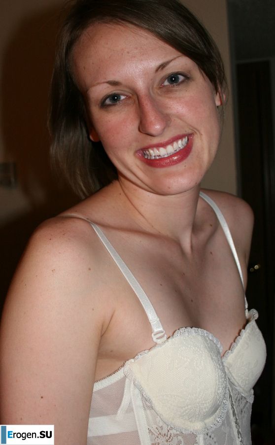 The young wife undressed and showed her fluffy and small tits. Slide 57