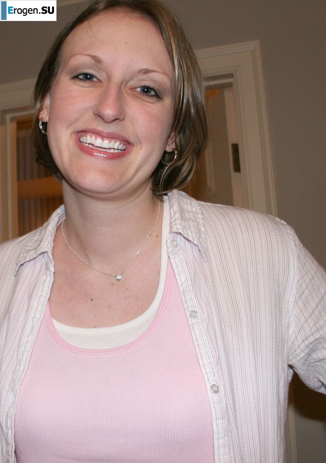 The young wife undressed and showed her fluffy and small tits. Slide 7