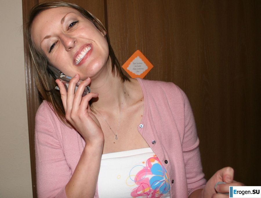 The young wife undressed and showed her fluffy and small tits. Slide 8