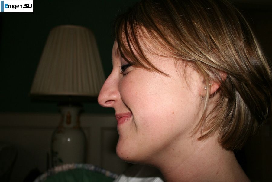 The young wife undressed and showed her fluffy and small tits. Slide 9