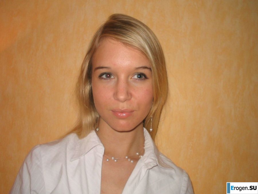 A young blonde in stockings spreads her legs on the sofa. Slide 16