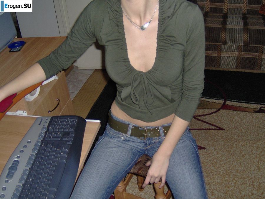 Oriental beauty shows the ass in clothes and without. Part 2. Slide 29