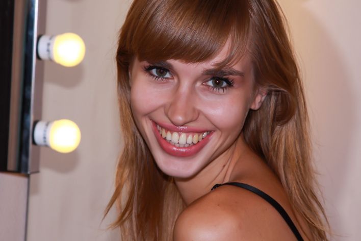 Natalia G in Beauty On Bed. Эскиз 26