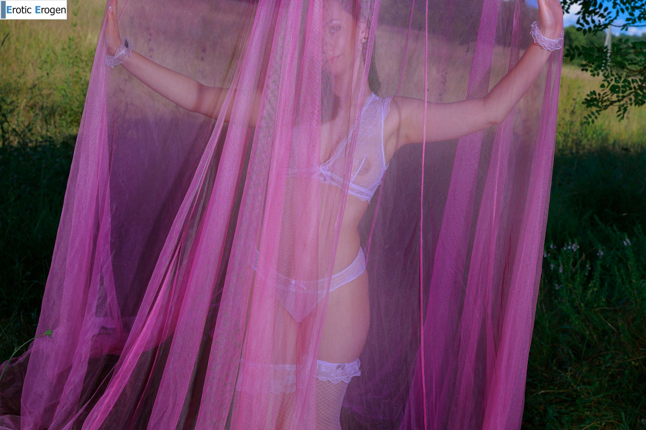 Lea Kitten in Intimate Alfresco. Picture 1