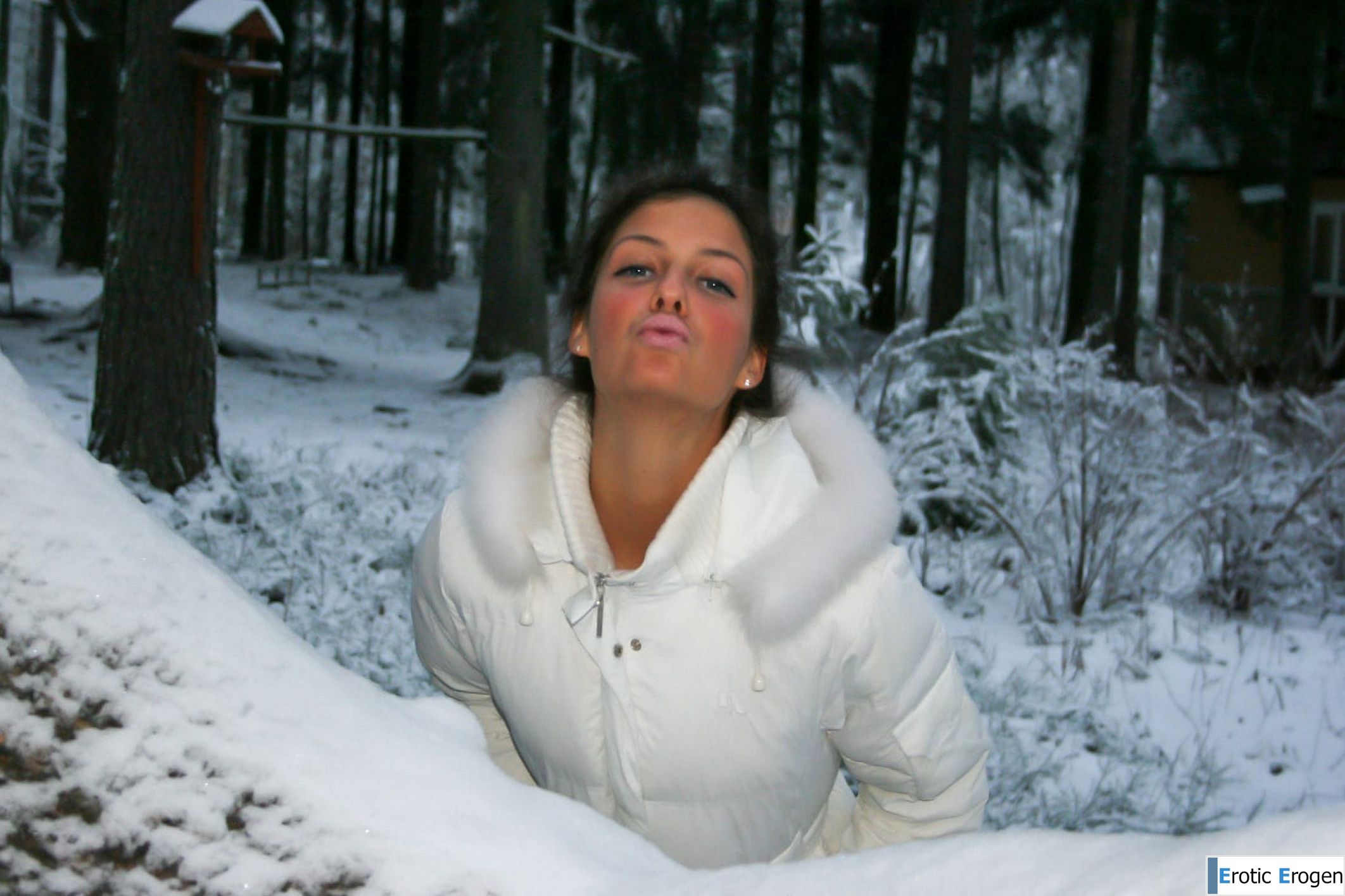 Isabella in Exhibitionist. Picture 16