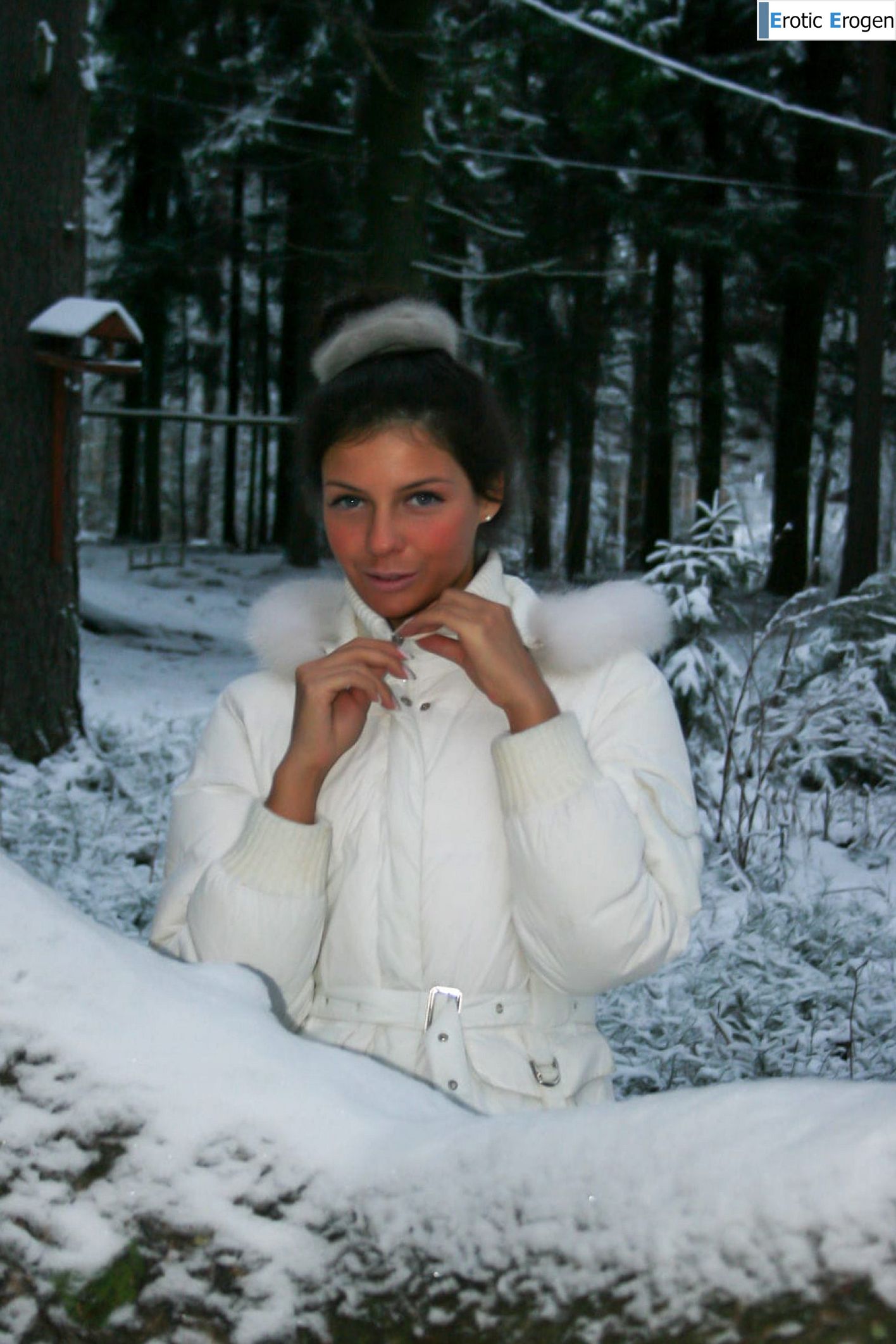 Isabella in Exhibitionist. Picture 18