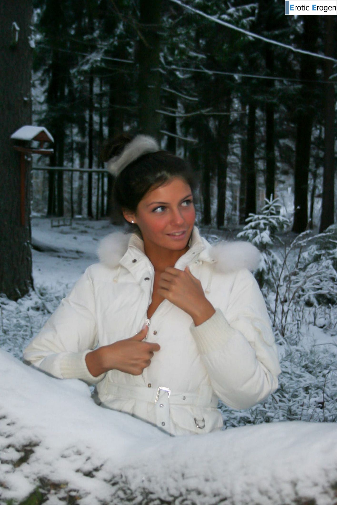 Isabella in Exhibitionist. Picture 20