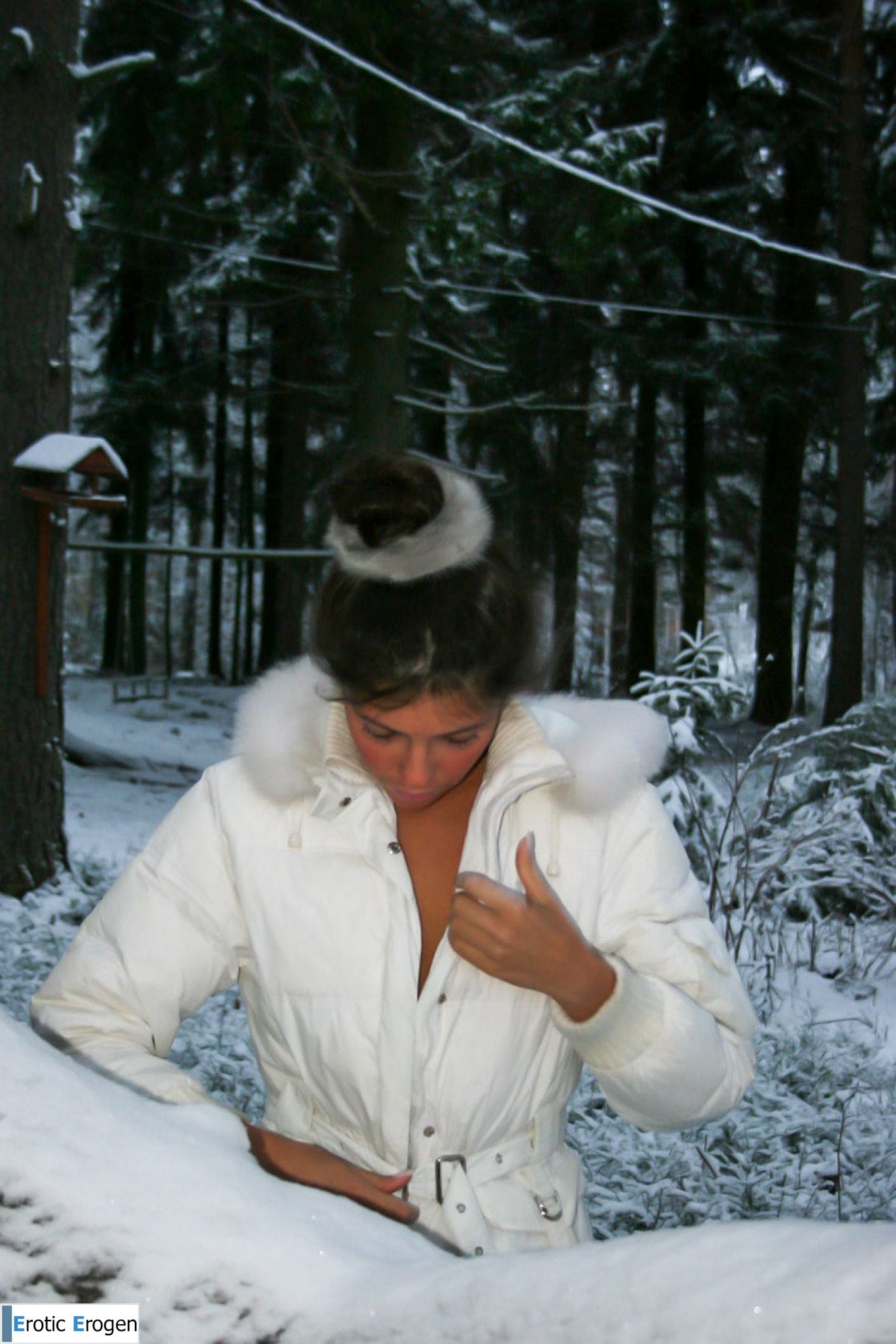 Isabella in Exhibitionist. Picture 22