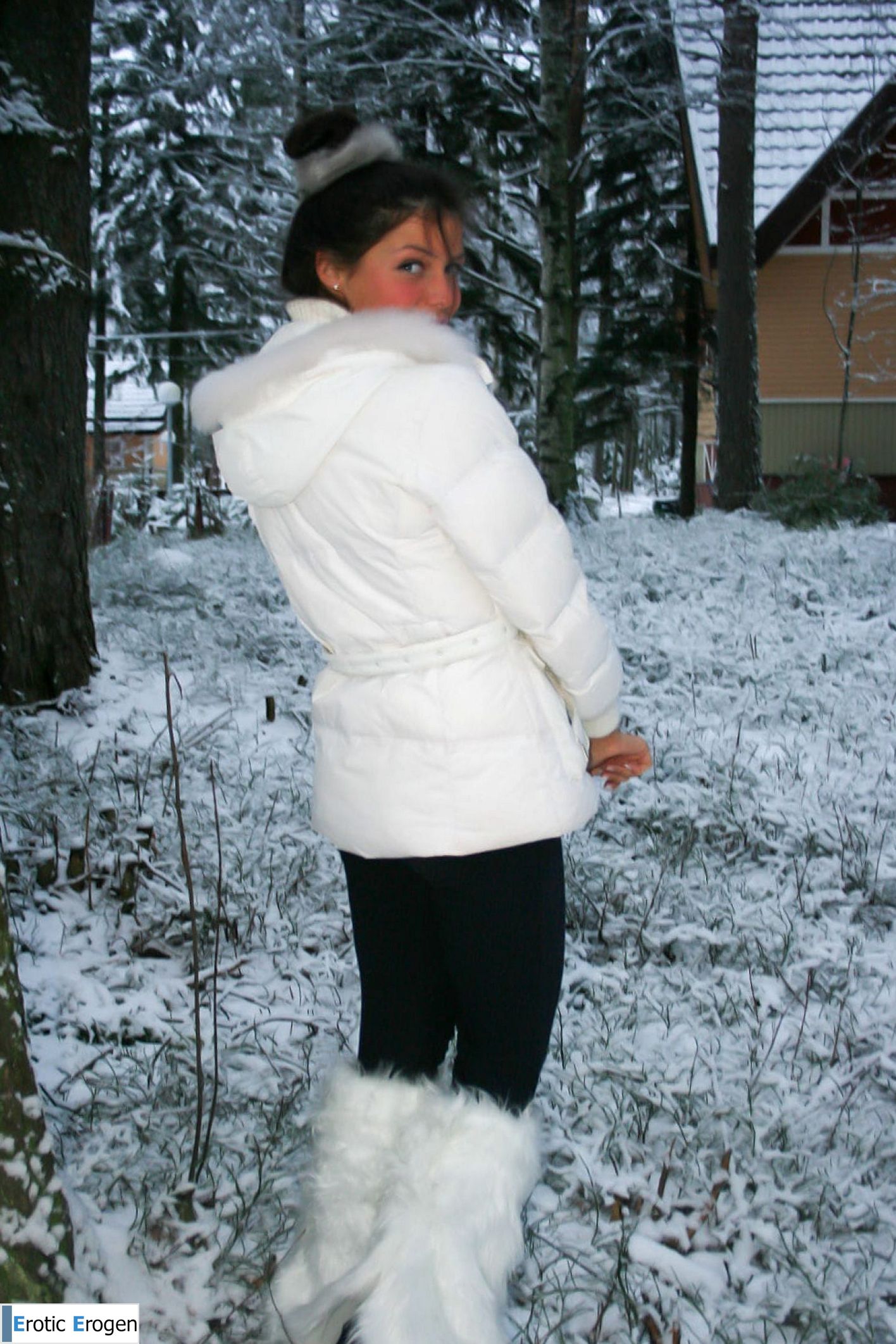 Isabella in Exhibitionist. Picture 45