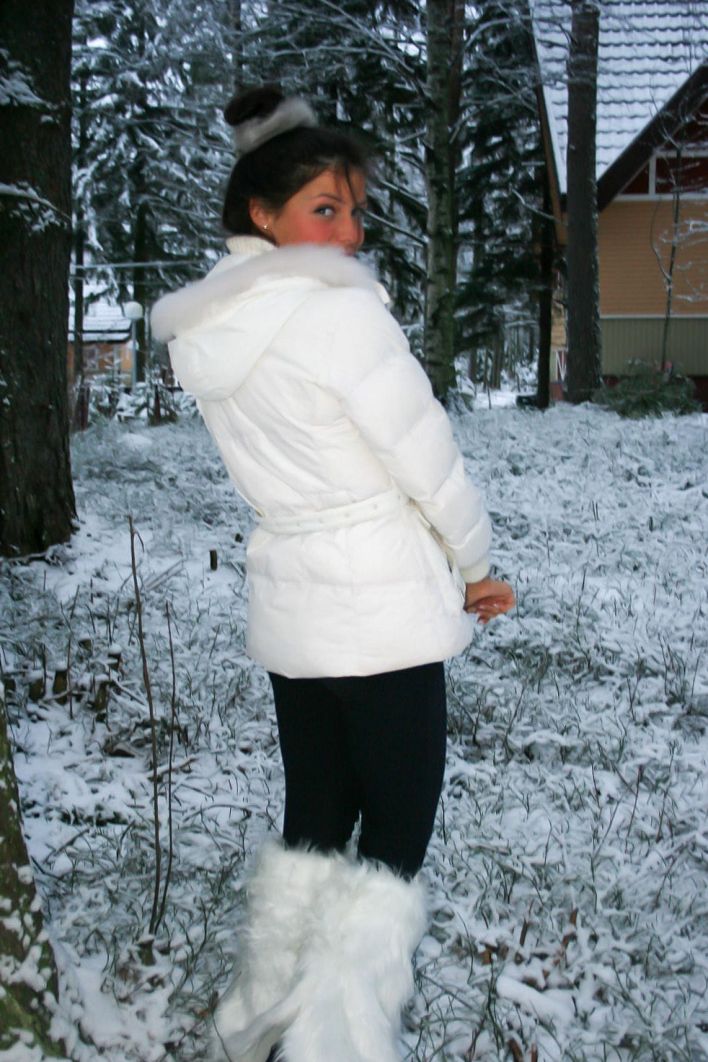 Isabella in Exhibitionist. Thumb 45