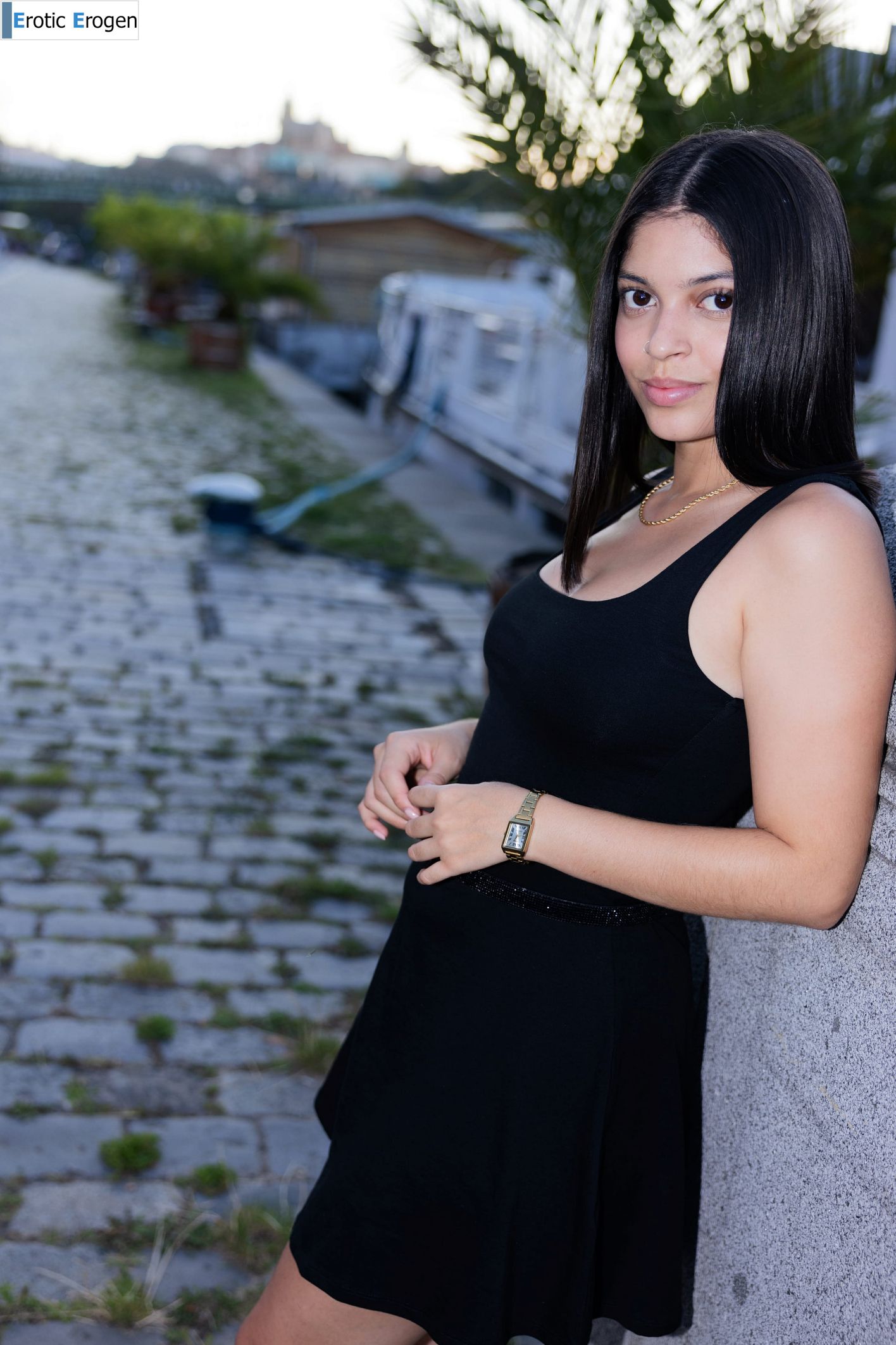 Gia Rosse in First Walk. Фото 1