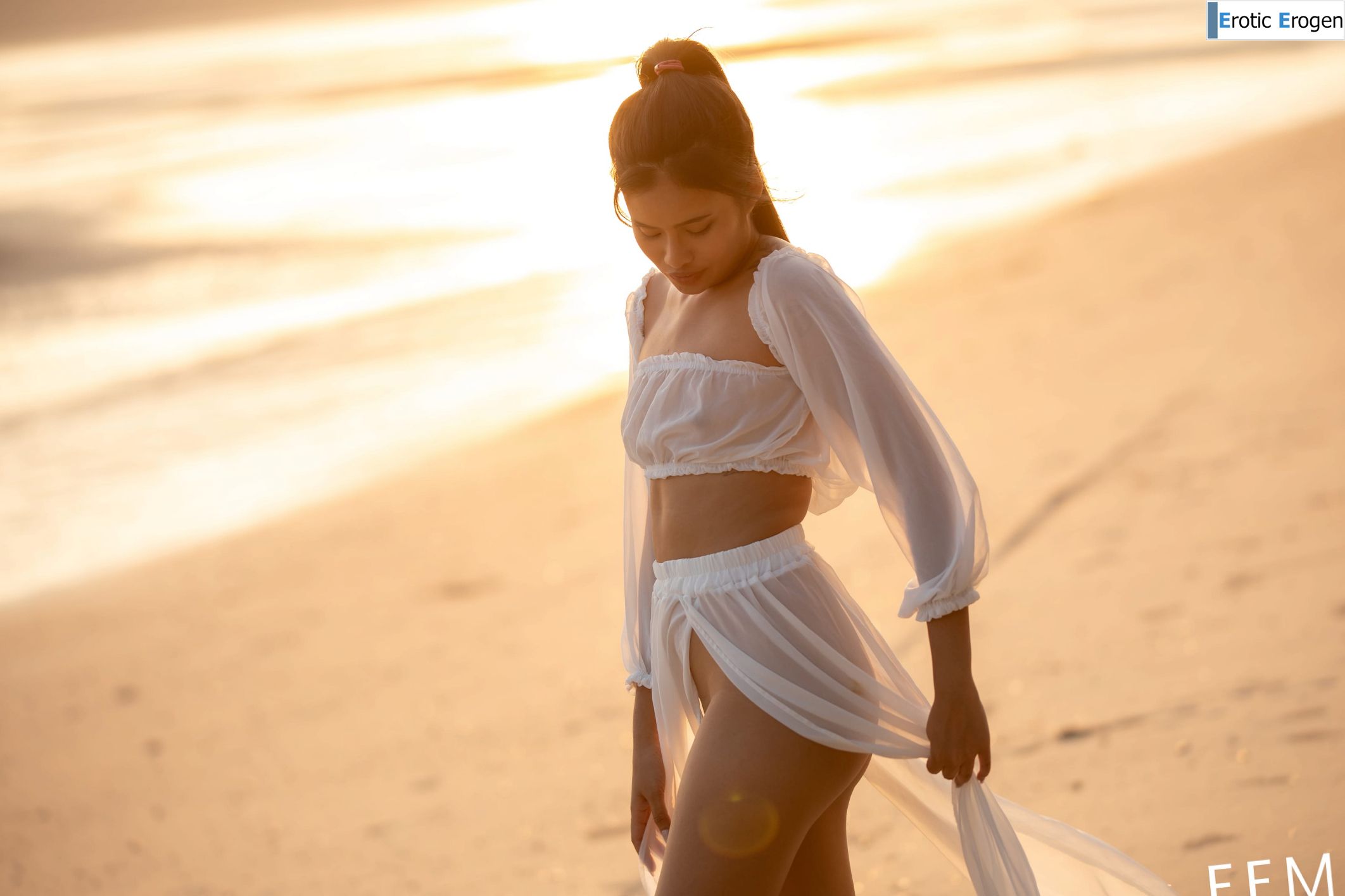 Bua in Sunset Sea. Picture 1