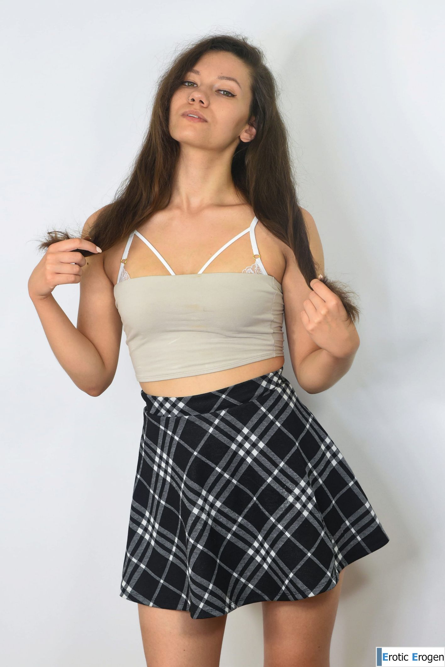 Megan Rydes in Plaid. Фото 3