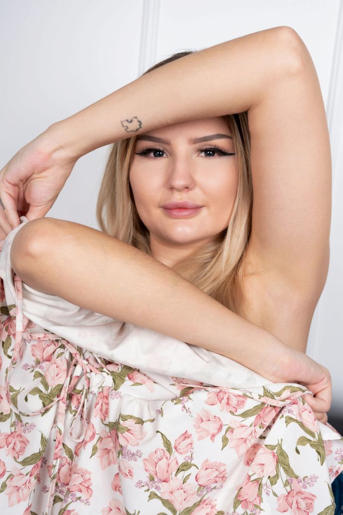 Coco in Blonde Beauty. Thumb 11