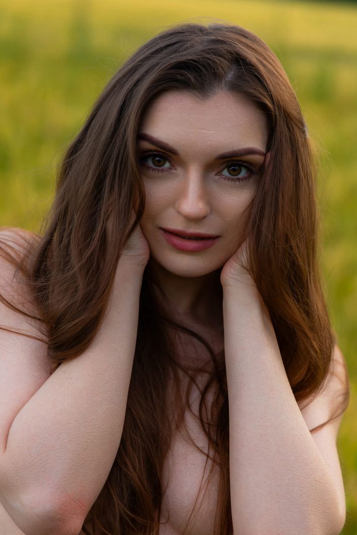 Julia K in In The Field. Thumb 19
