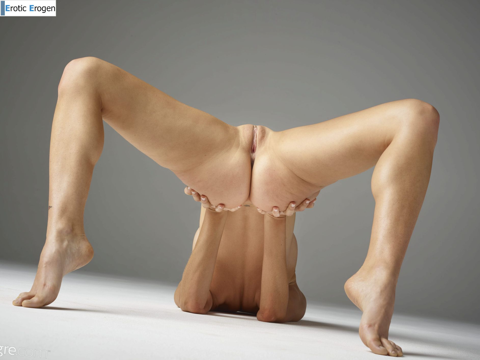 Flora in Full Frontal. Picture 26