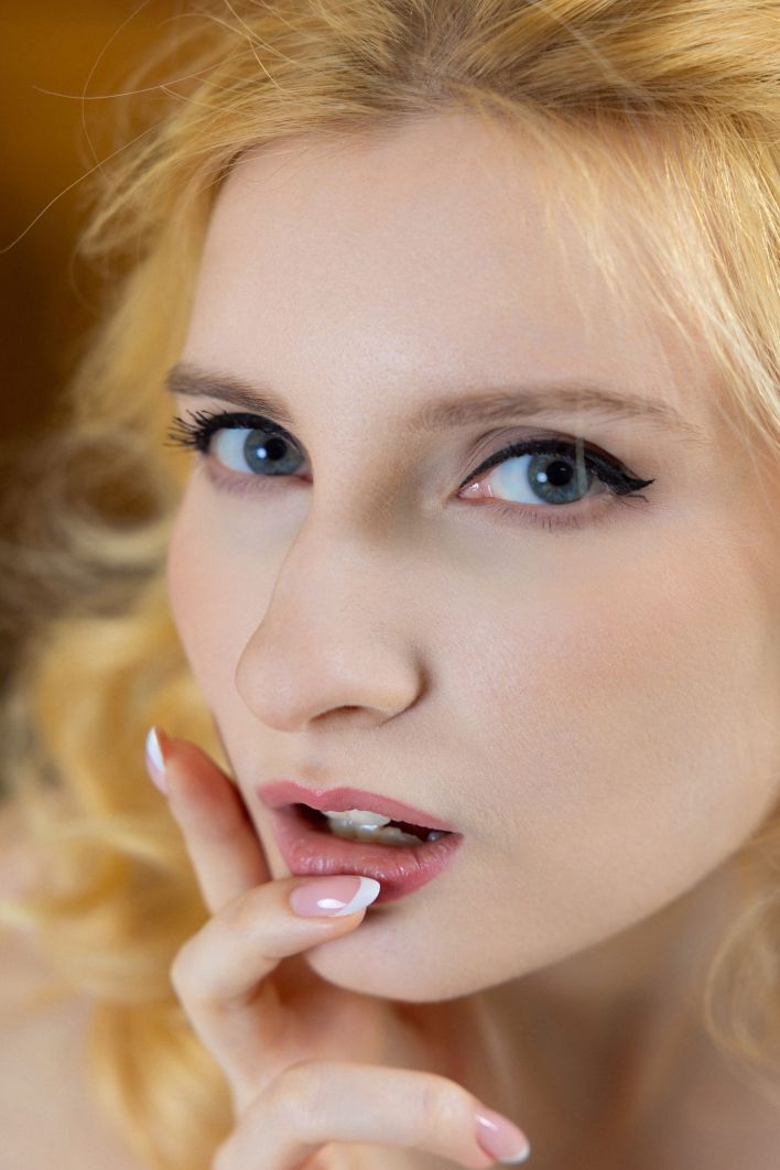 Minnie Lighter in Provocative Blonde. Thumb 24