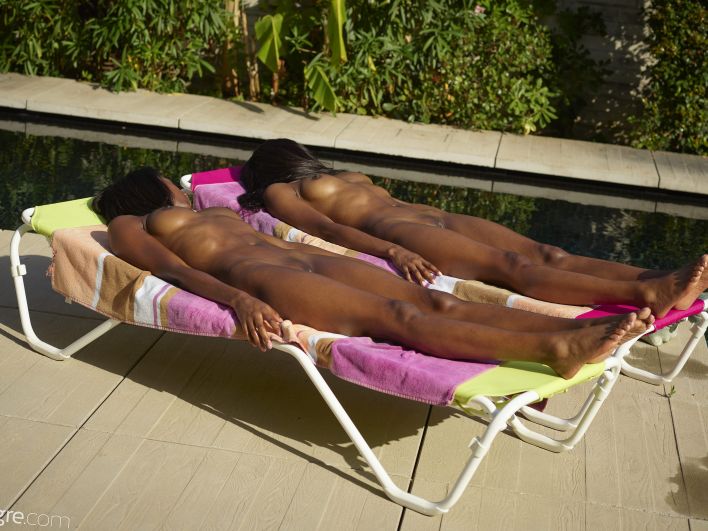Alexandra And Ombeline in Poolside. Эскиз 19