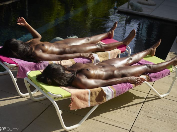 Alexandra And Ombeline in Poolside. Эскиз 23