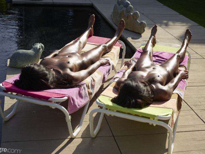 Alexandra And Ombeline in Poolside. Эскиз 25