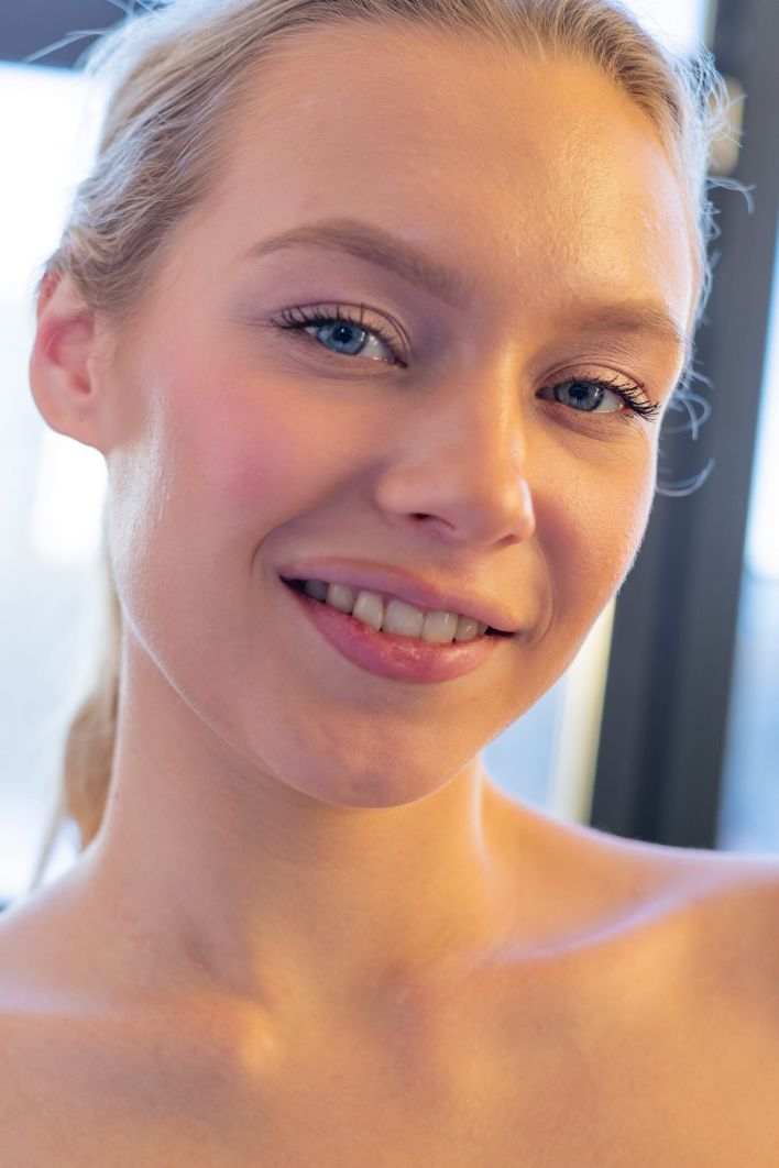 Stefany in Attractive Smile. Thumb 20