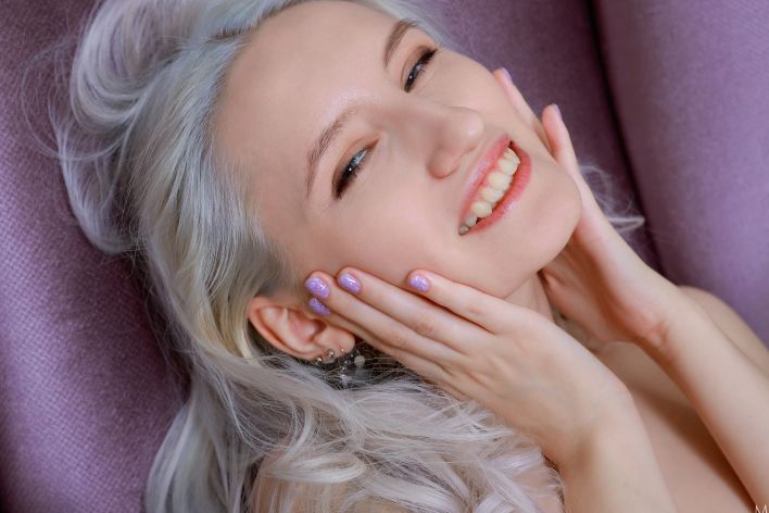 Sofia Sey in Cherry Red Toes. Эскиз 34